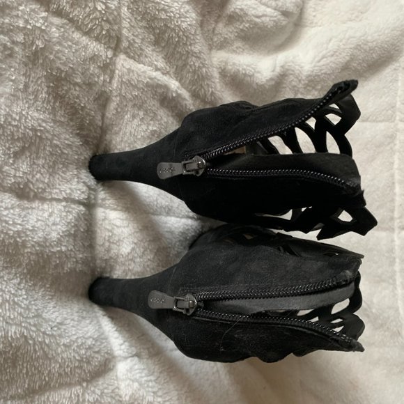 Black Platform Laser Cut Heels 10W - Picture 4 of 6